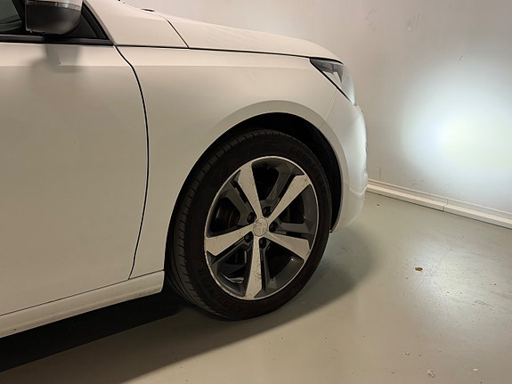 Peugeot 308 SW 11 of 26