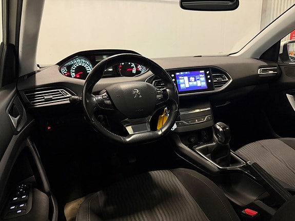 Peugeot 308 SW 16 of 26