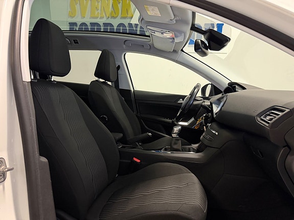 Peugeot 308 SW 19 of 26