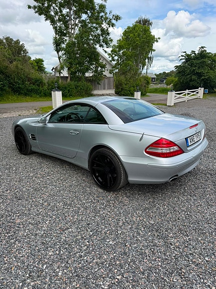 Mercedes-Benz SL350 3 of 5