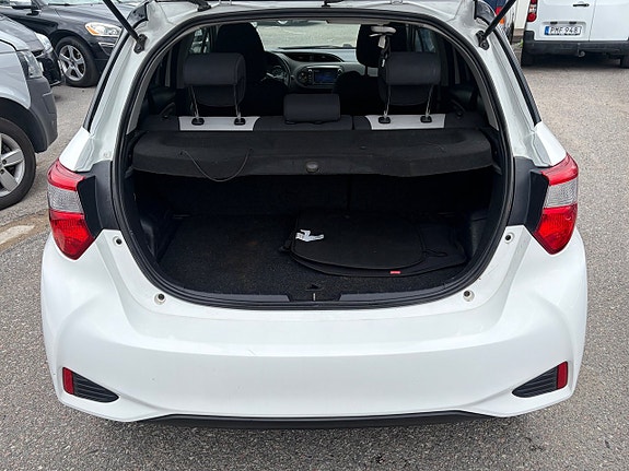Toyota Yaris 7 of 7