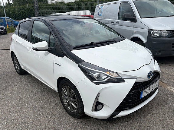 Toyota Yaris 2 of 5
