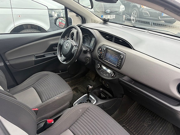Toyota Yaris 5 of 5