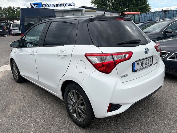 Toyota Yaris 4 of 5