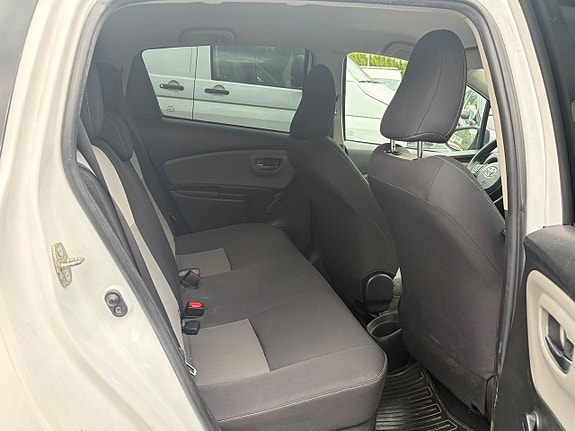Toyota Yaris 6 of 7