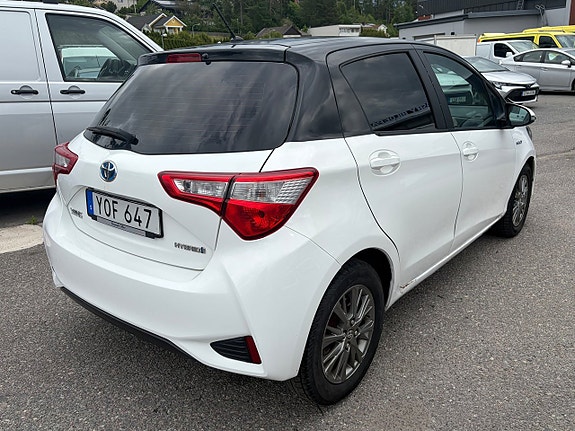 Toyota Yaris 3 of 5