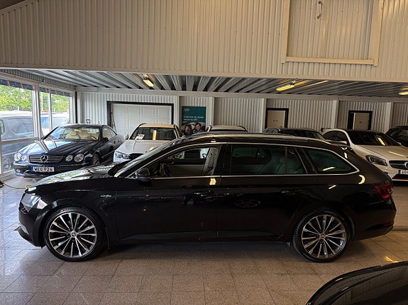 Skoda Superb 2 of 5