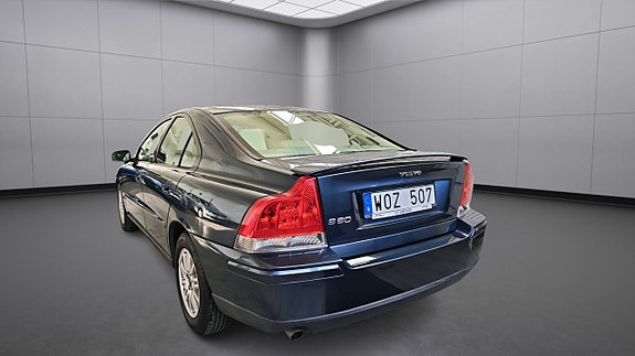Volvo S60 4 of 5