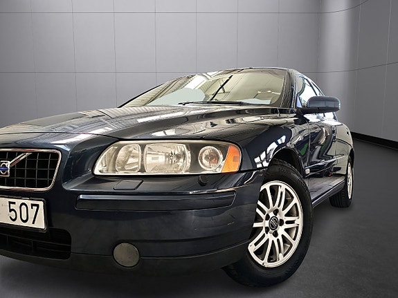 Volvo S60 2 of 5