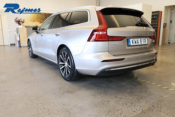 Volvo V60 2 of 5