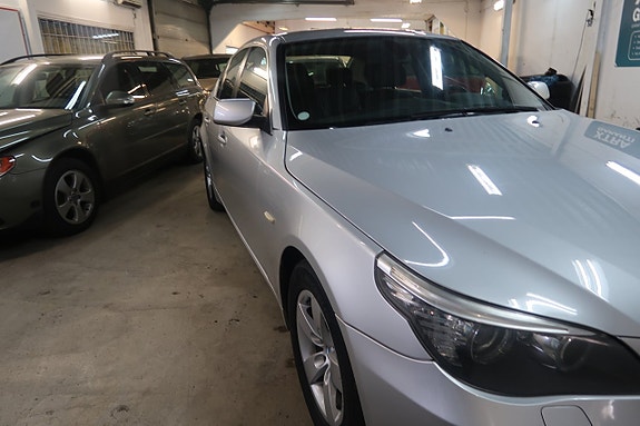 BMW 520i 2 of 5