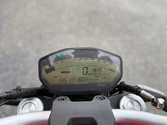 Ducati Monster 821 1.951 Mil/Bra skick/800:-/mån Frakt -15 15 of 15