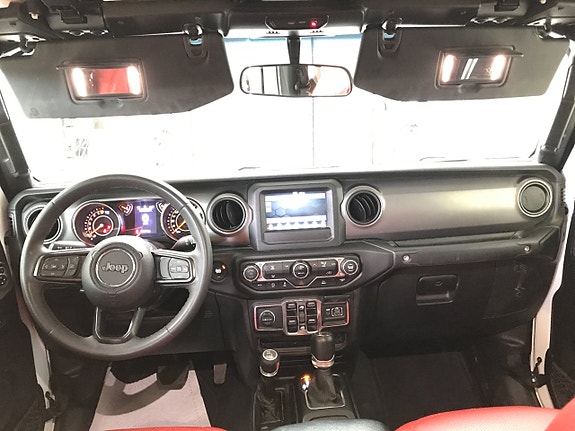 Jeep Gladiator 15 of 27