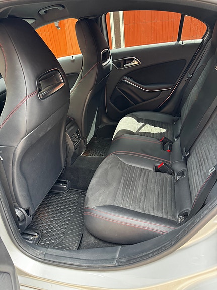 Mercedes-Benz A180 3 of 5