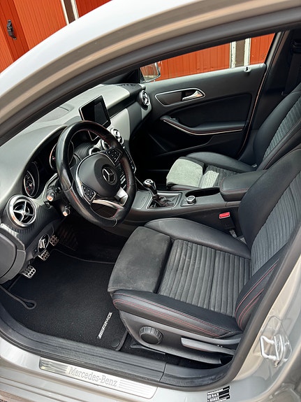 Mercedes-Benz A180 2 of 5