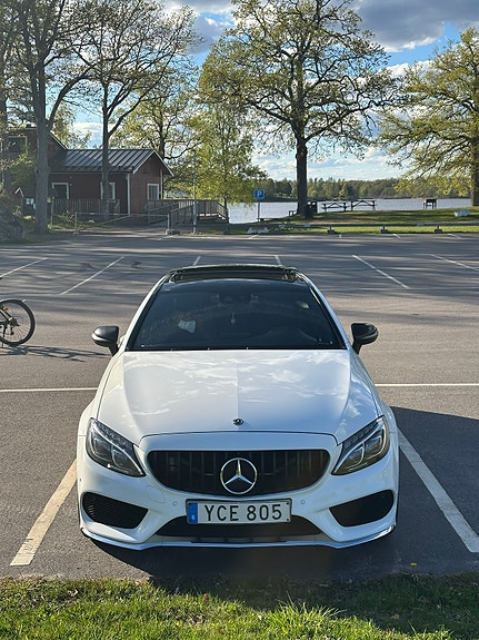 Mercedes-Benz C300 2 of 5
