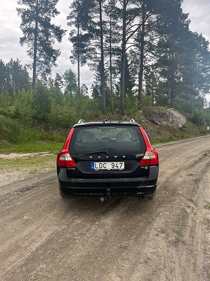 Volvo V70 2 of 5