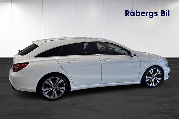 Mercedes-Benz CLA200 4 of 5