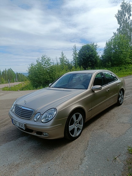 Mercedes-Benz E200 2 of 5