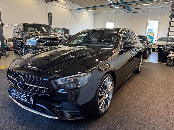 Mercedes-Benz E220 3 of 5