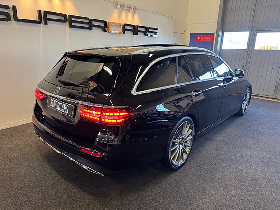 Mercedes-Benz E220 5 of 5