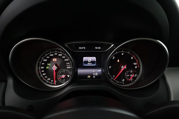 Mercedes-Benz GLA180 d 11 of 17