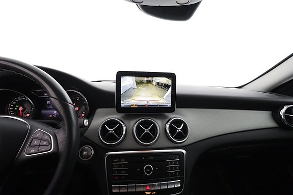 Mercedes-Benz GLA180 d 15 of 17