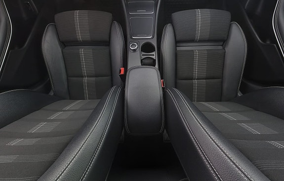 Mercedes-Benz GLA180 d 9 of 17