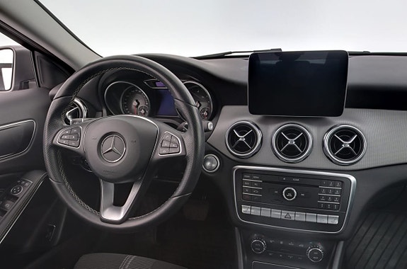 Mercedes-Benz GLA180 d 8 of 17
