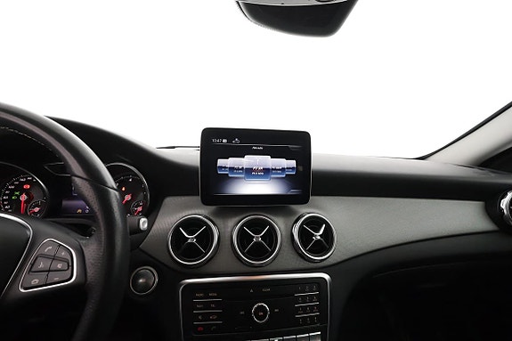 Mercedes-Benz GLA180 d 14 of 17