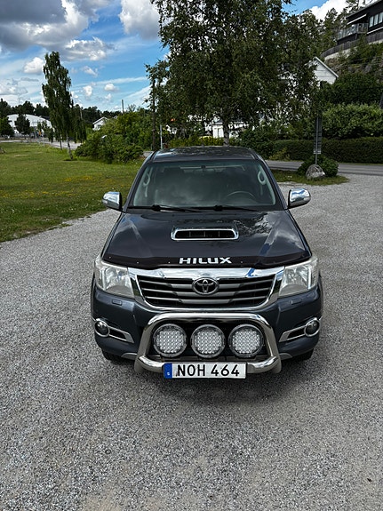 Toyota HiLux 3 of 5