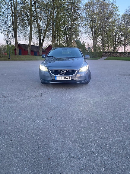 Volvo V40 3 of 5
