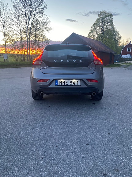 Volvo V40 4 of 5