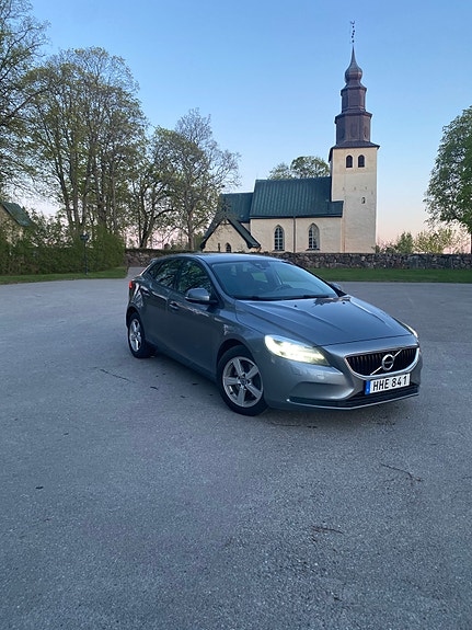 Volvo V40 2 of 5