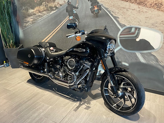 Harley-Davidson SportGlide 2 of 12