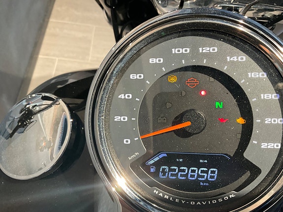 Harley-Davidson SportGlide 7 of 12