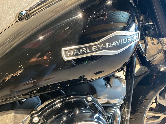 Harley-Davidson SportGlide 5 of 12