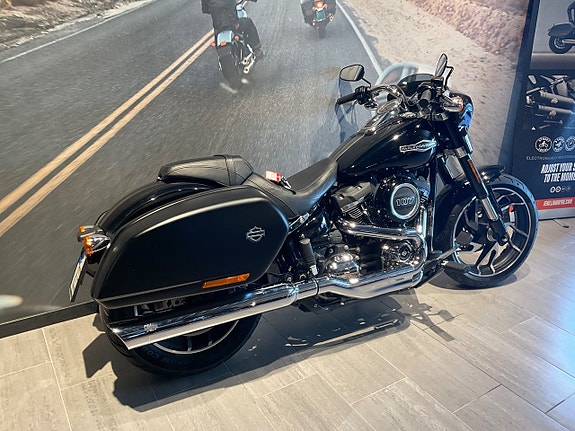 Harley-Davidson SportGlide 3 of 12