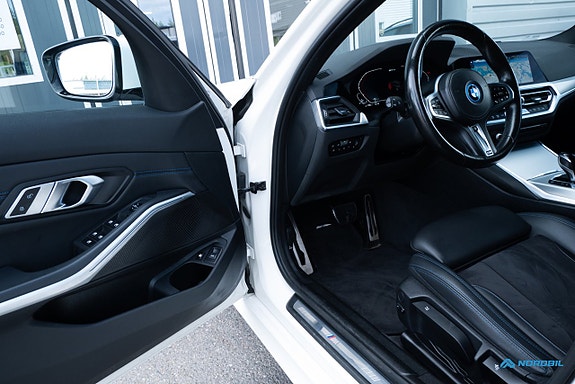 BMW 330e 7 of 24