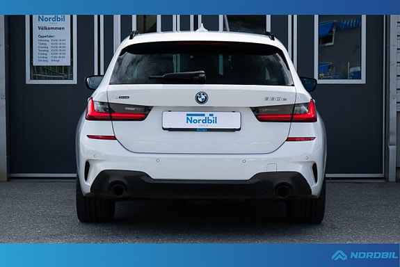 BMW 330e 4 of 5