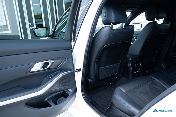 BMW 330e 22 of 24