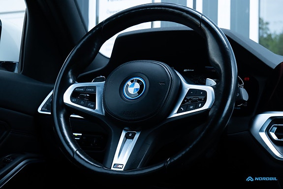 BMW 330e 17 of 24