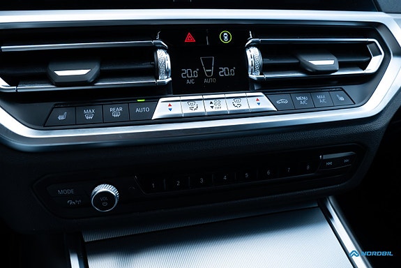 BMW 330e 11 of 24