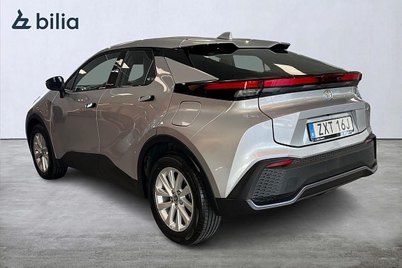 Toyota C-HR 2 of 5