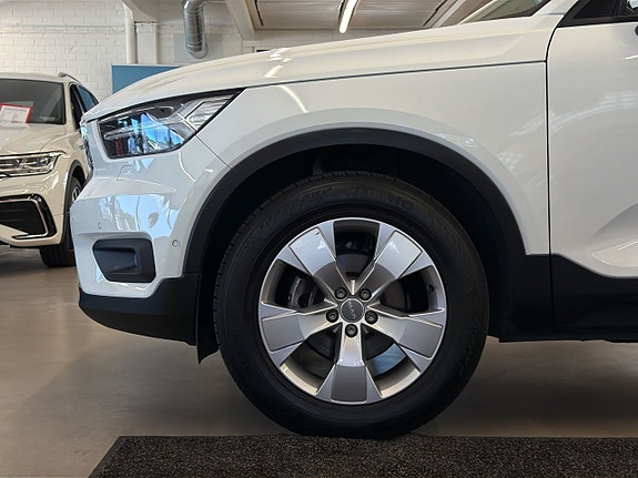 Volvo XC40 13 of 27