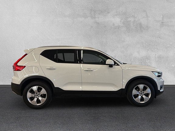 Volvo XC40 6 of 27