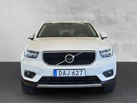 Volvo XC40 8 of 27