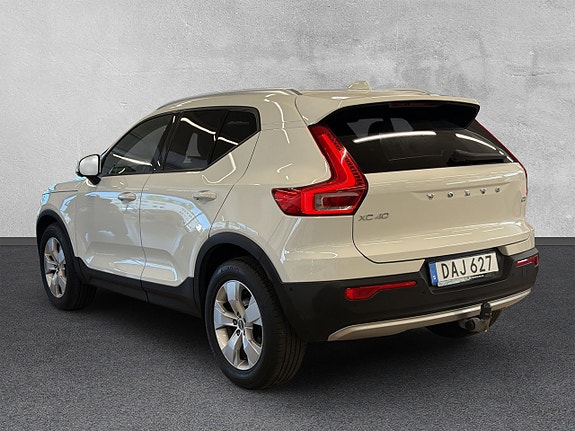 Volvo XC40 3 of 5
