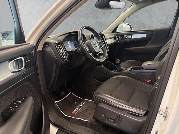 Volvo XC40 10 of 27