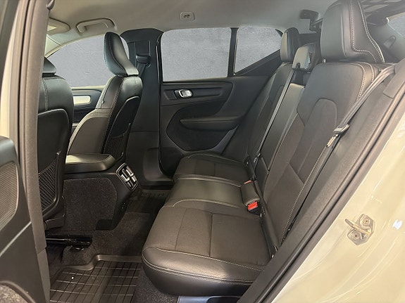 Volvo XC40 11 of 27